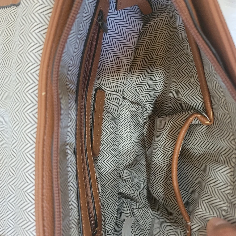 Steve Madden Elegant Tan Leather Shoulder Bag - Picture 7 of 13